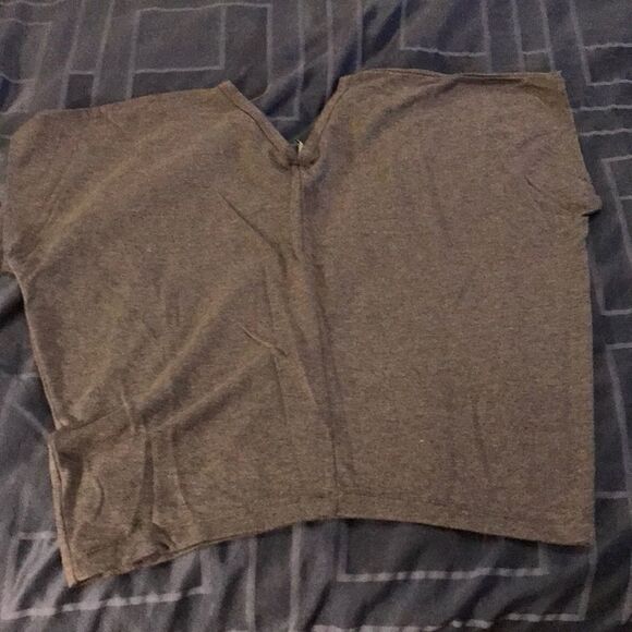 Cute gray top - Picture 3 of 3